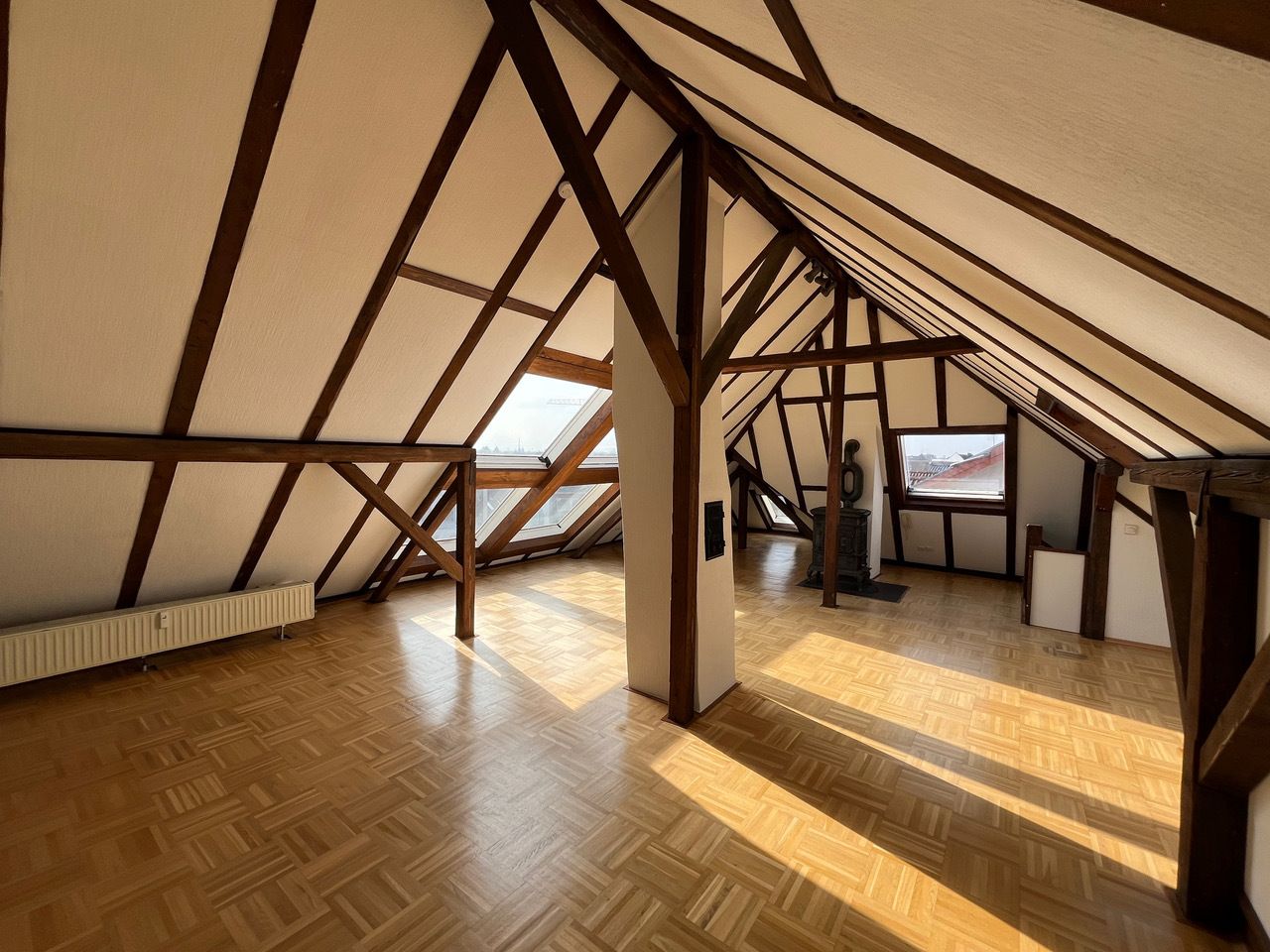 HD-Kirchheim – Lichtdurchflutete 4 Zimmer Maisonettewohnung mit Einbauküche