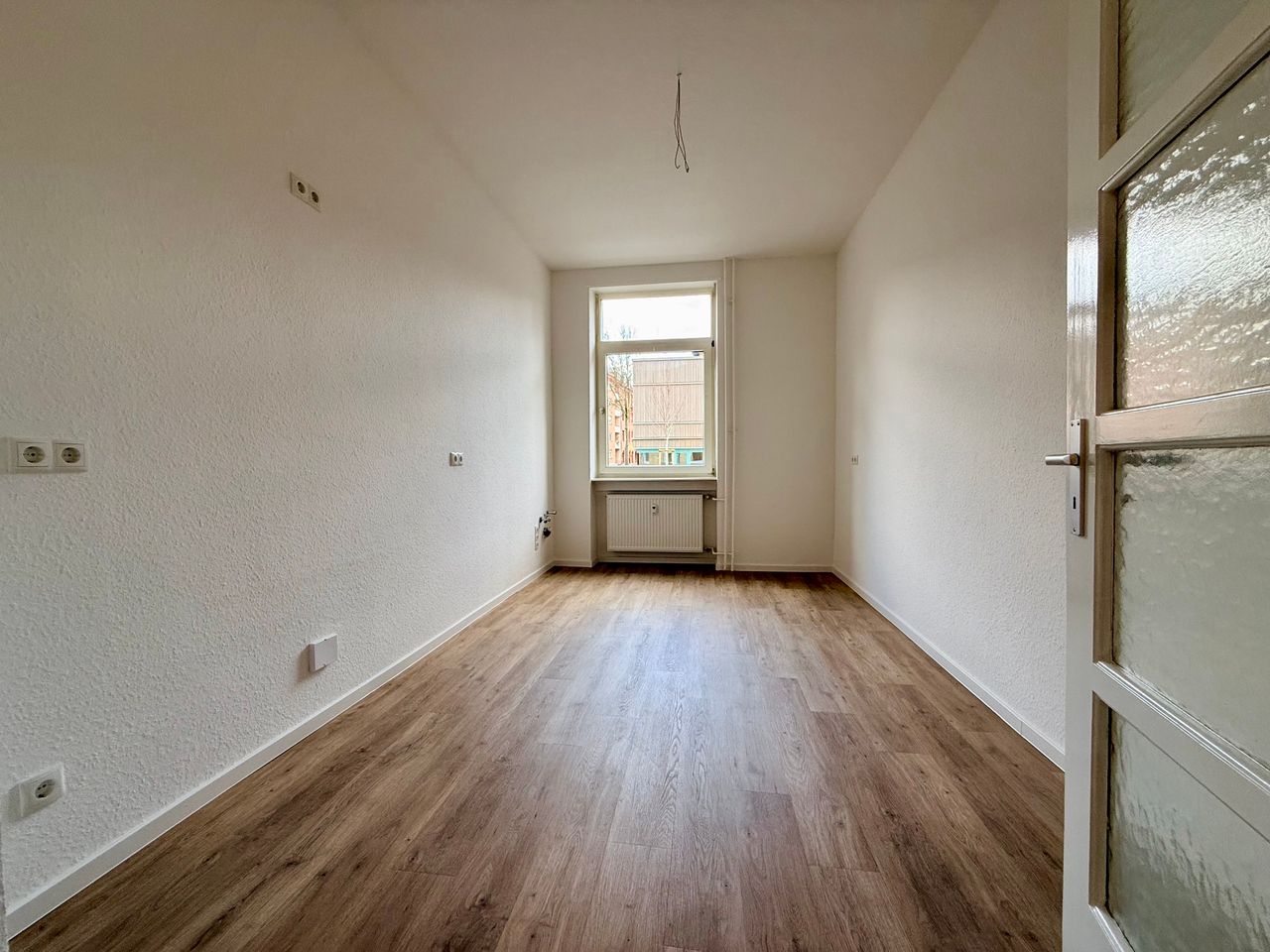 Erstbezug nach Sanierung – helle 3 ZKB-Erdgeschoss Altbauwohnung - Foto 4