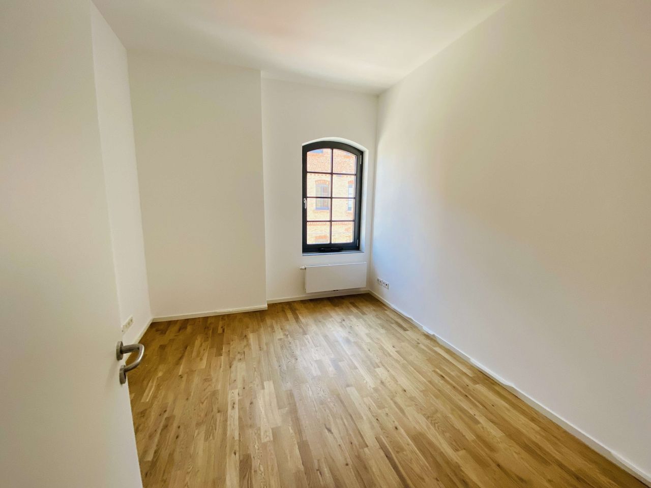 Elegante & moderne 4 ZKB-Wohnung, teilklimatisiert mit Einbauküche, nähe MMT Campus & UMM - Foto 4