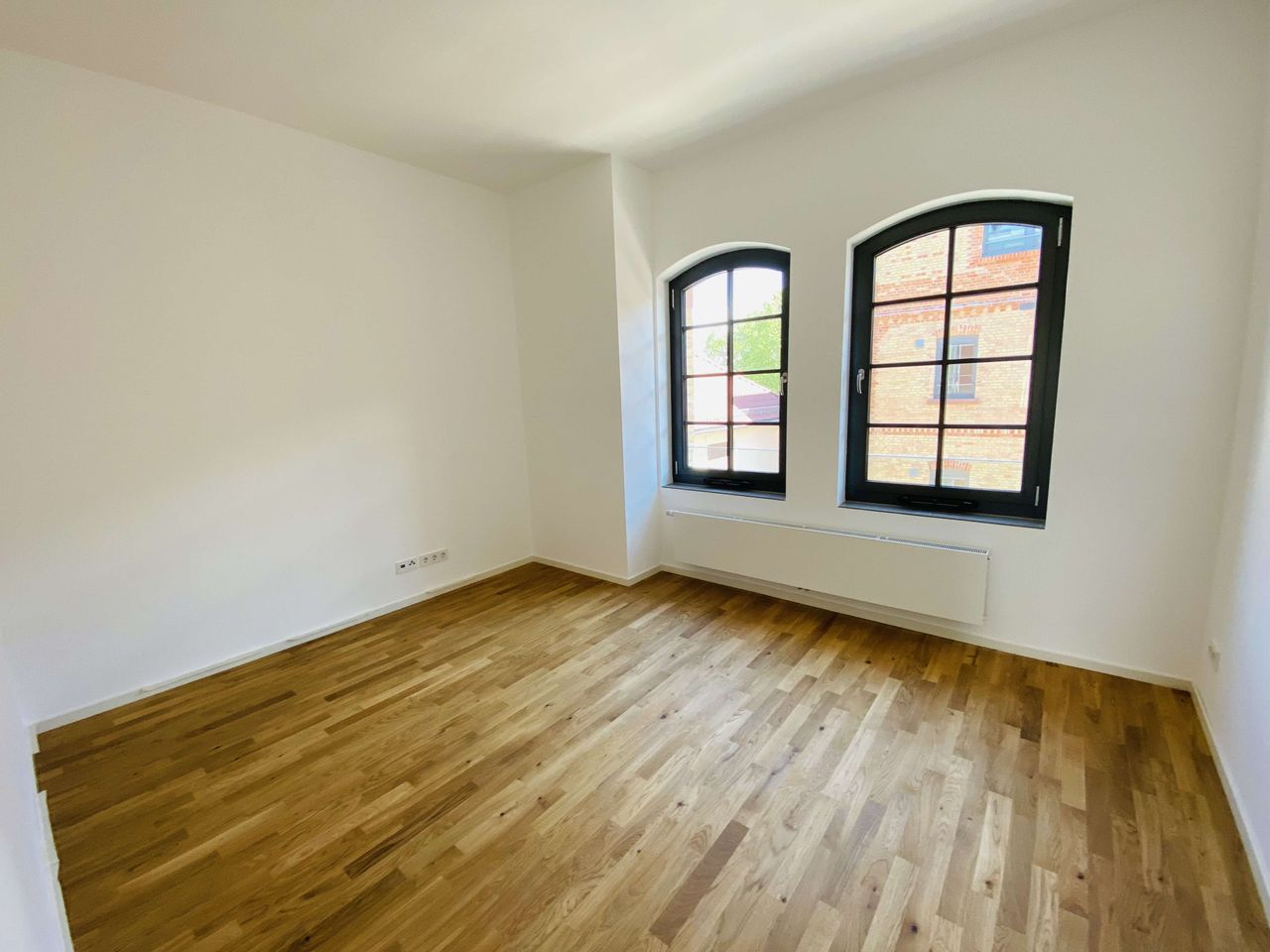 Elegante & moderne 4 ZKB-Wohnung, teilklimatisiert mit Einbauküche, nähe MMT Campus & UMM - Foto 2