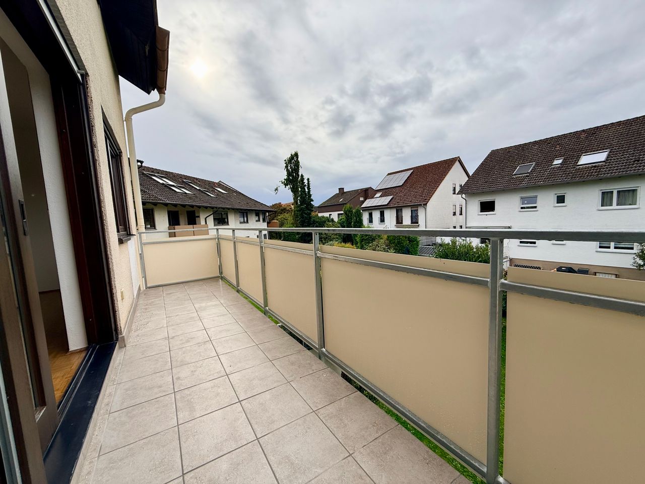 Wohn- Esszimmer mit Balkon