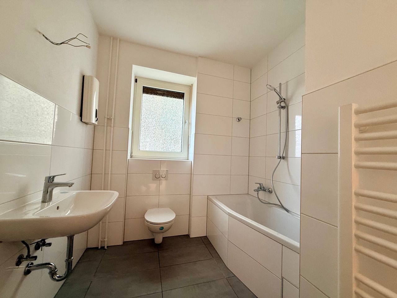 Erstbezug nach Sanierung – helle 3 ZKB-Erdgeschoss Altbauwohnung - Foto 5