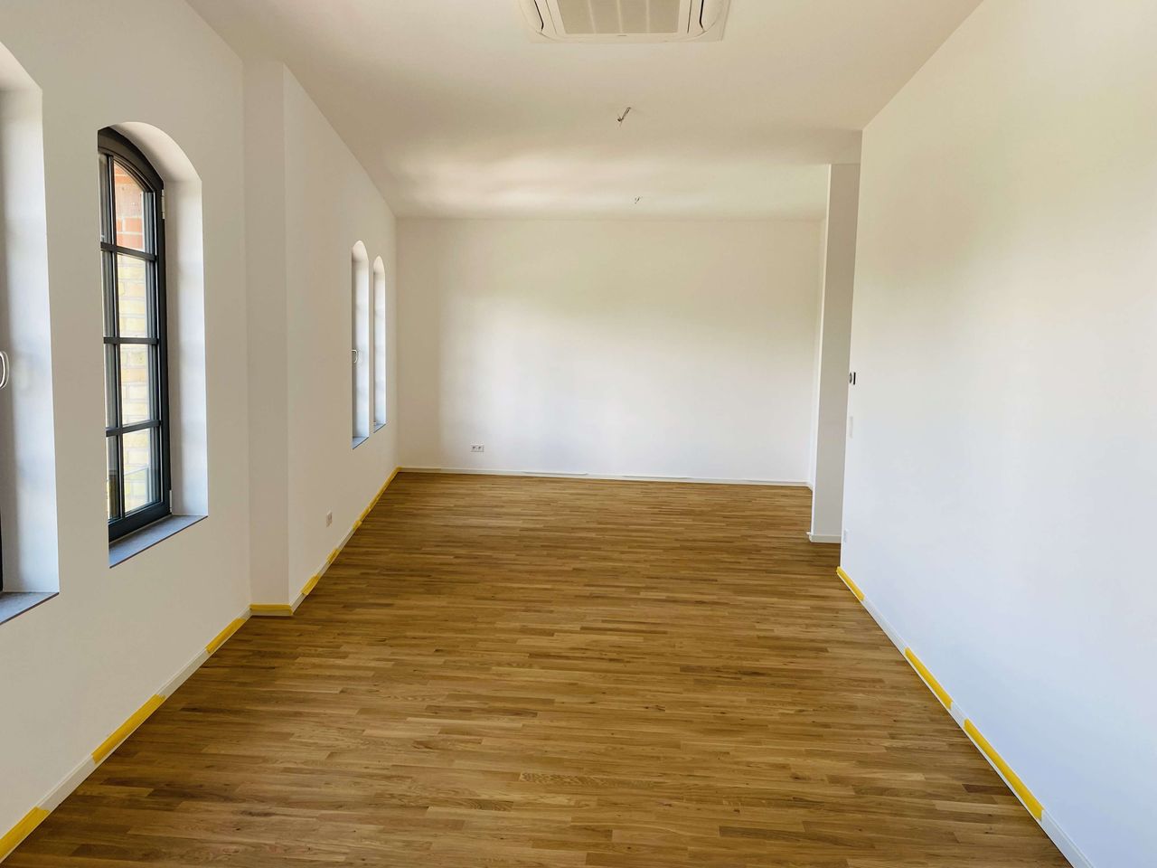 Elegante & moderne 4 ZKB-Wohnung, teilklimatisiert mit Einbauküche, nähe MMT Campus & UMM - Foto 1